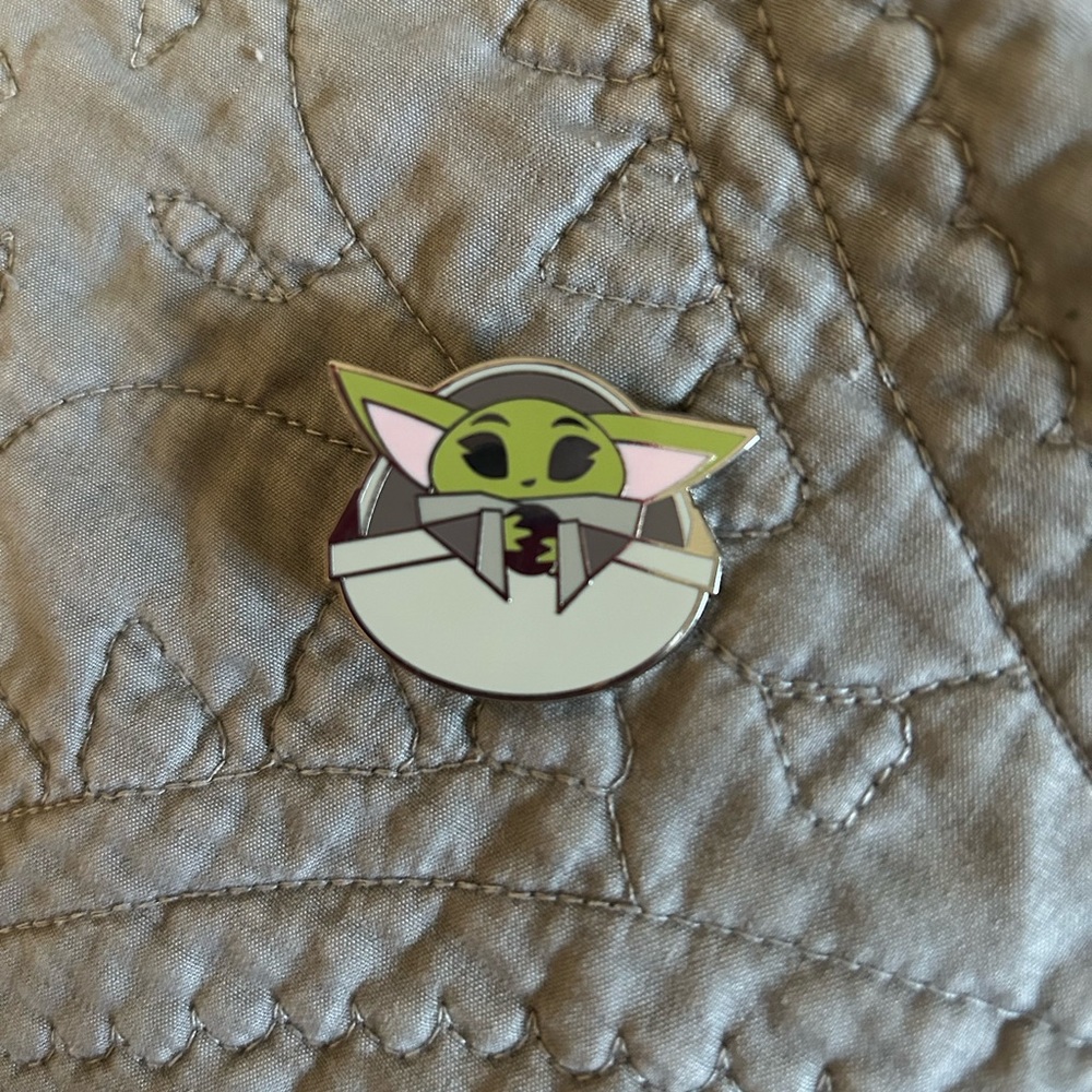 Star Wars Baby Yoda Mandalorian Grogu pin
